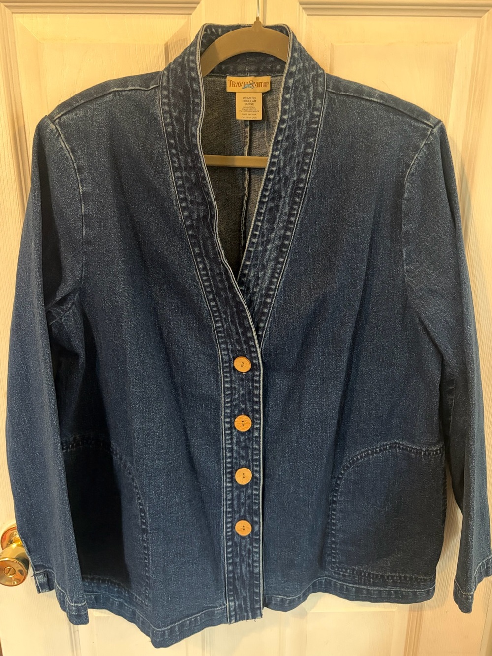 TravelSmith Blue Jean Jacket with Wood Buttons Size Large
